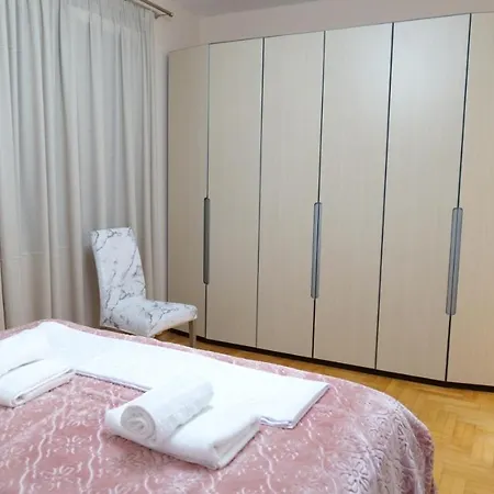 Center Niko 04 * Тирана
